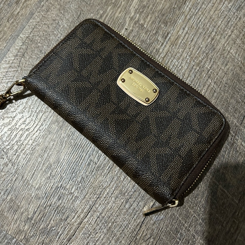 Michael kors wallet